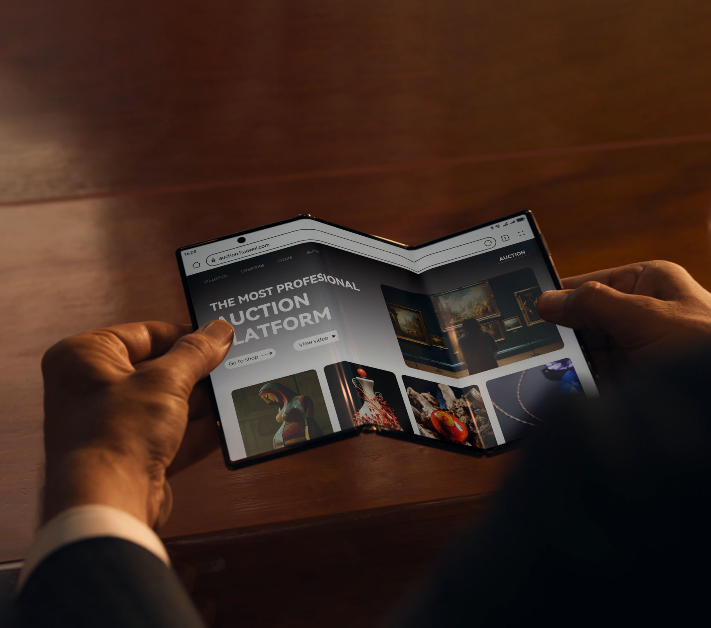 Huawei Mate XT multitasking